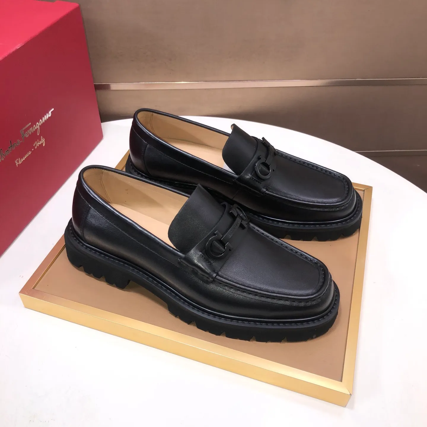 Men's shoes 💰680💰[Ferragamo/Ferragamo] The latest model in the counter. Original imported high-quality cowhide with open sides + imported 🐂 water-dyed cowhide lining + original luxury metal buckle + original combined outsole. No pressure for comparison. 39–45 (45 is custom-made and cannot be returned or exchanged)